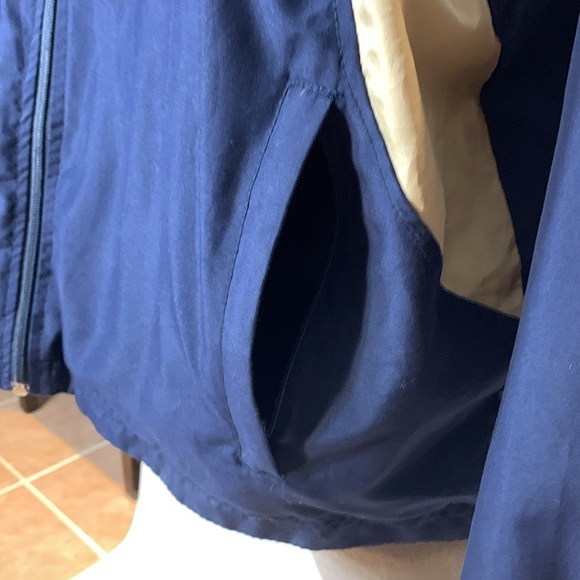 1 of 1 Vintage Sand Sharks #77 Hockey Warmup Windbreaker Grape/Gold/Maroon Sz L - Picture 7 of 14